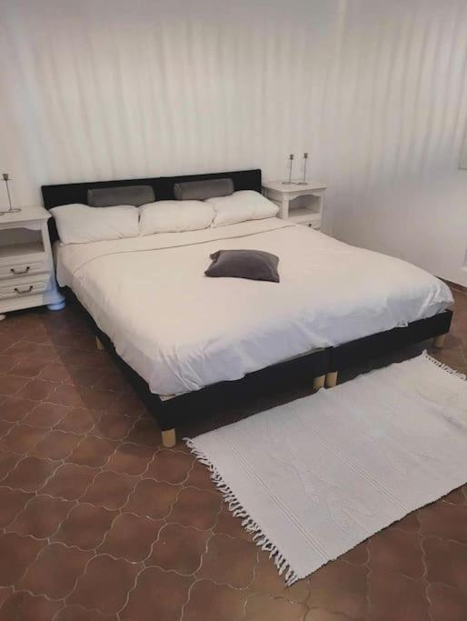 Appartement Proche Aeroport Marseille Marignane - Studio Confortable - Logement Ideal - Hebergement Tout Equipe روجناك المظهر الخارجي الصورة
