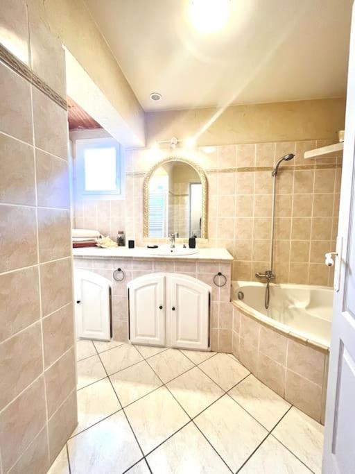 Appartement Proche Aeroport Marseille Marignane - Studio Confortable - Logement Ideal - Hebergement Tout Equipe روجناك المظهر الخارجي الصورة