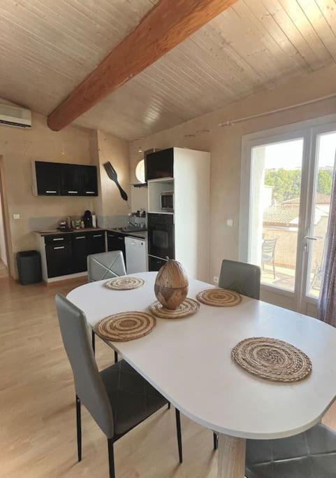 Appartement Proche Aeroport Marseille Marignane - Studio Confortable - Logement Ideal - Hebergement Tout Equipe روجناك المظهر الخارجي الصورة