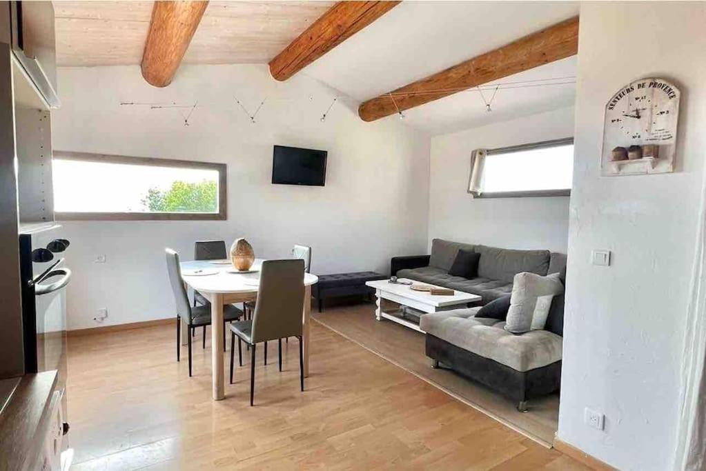 Appartement Proche Aeroport Marseille Marignane - Studio Confortable - Logement Ideal - Hebergement Tout Equipe روجناك المظهر الخارجي الصورة