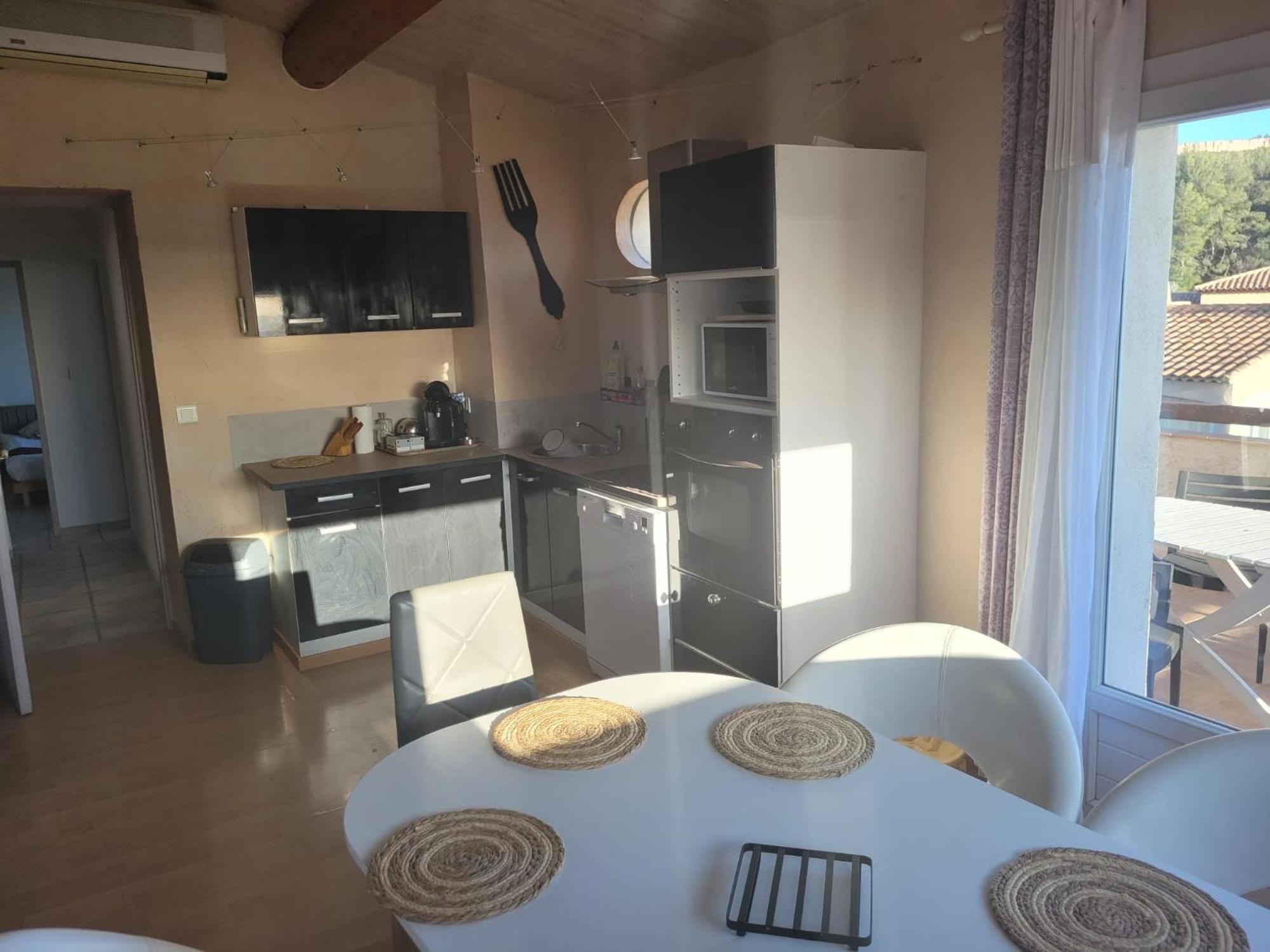 Appartement Proche Aeroport Marseille Marignane - Studio Confortable - Logement Ideal - Hebergement Tout Equipe روجناك المظهر الخارجي الصورة